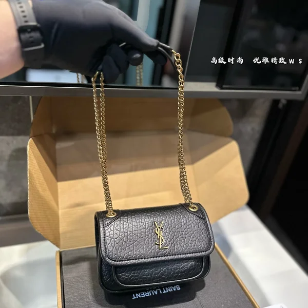 黒バッグだけでつくる大人の秋冬コーデ のイメージ