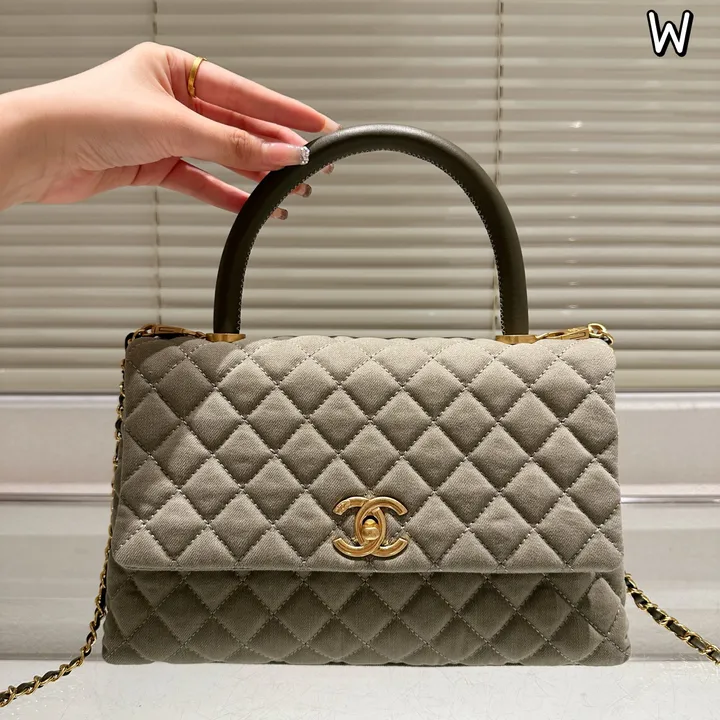 Chanel風エレガントスタイルを日常に取り入れる方法 サイズ感と持ち方の参考