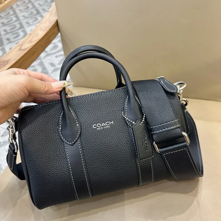 CoachとMichael Kors｜日常使いしやすいバッグ比較 フォルムと全体バランス