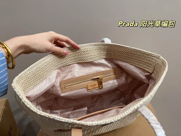 夏に持ちたい爽やかなブランドバッグ特集 サイズ感と持ち方の参考