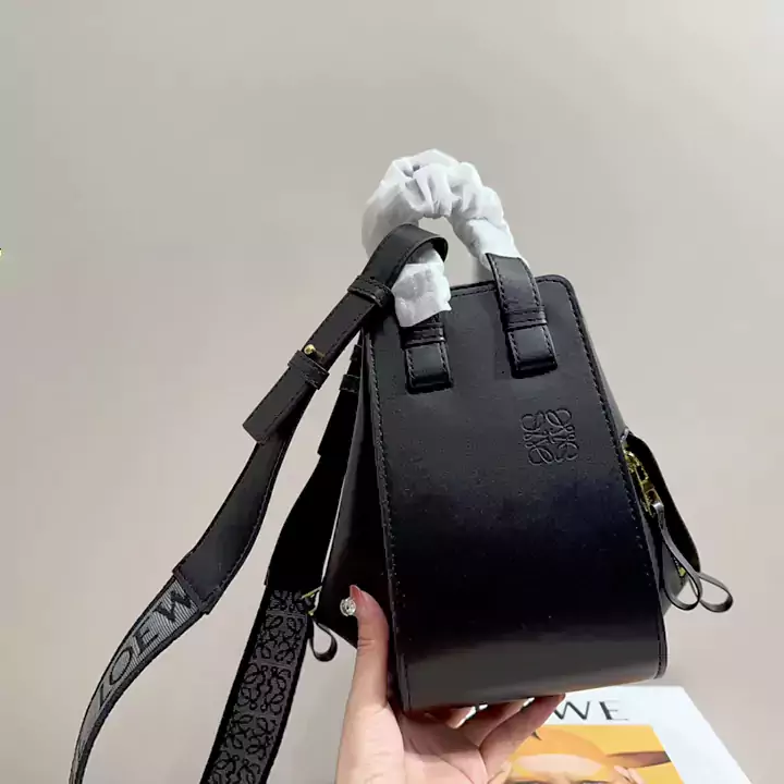Loeweバッグの魅力｜柔らかな革と個性的な形 素材・金具・開口部のディテール