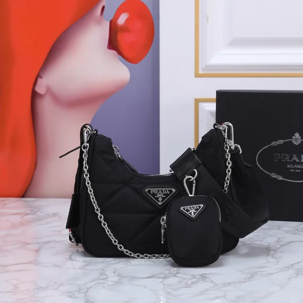 Pradaのナイロンバッグ｜軽さと実用性の魅力 フォルムと全体バランス