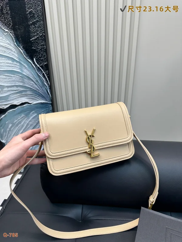 Saint Laurentのバッグで楽しむシックな装い フォルムと全体バランス