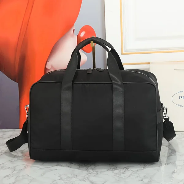 旅行で活躍するショルダー＆トートバッグ 素材・金具・開口部のディテール